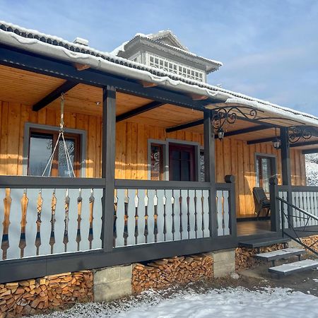 Котедж Шум Черемоша На Березі Річки Verhovîna Exterior foto